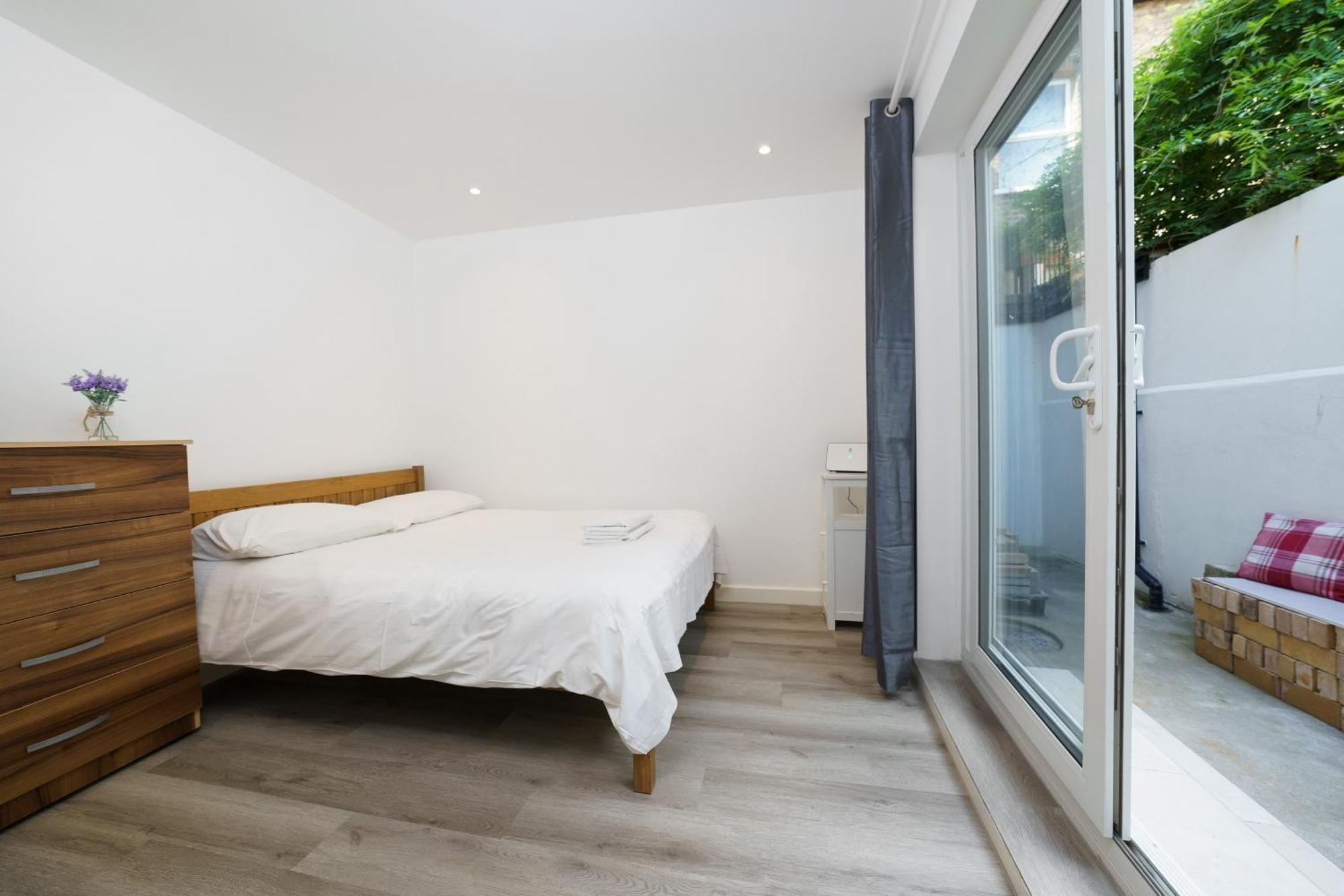 Modern Apartment In South West Londra Esterno foto