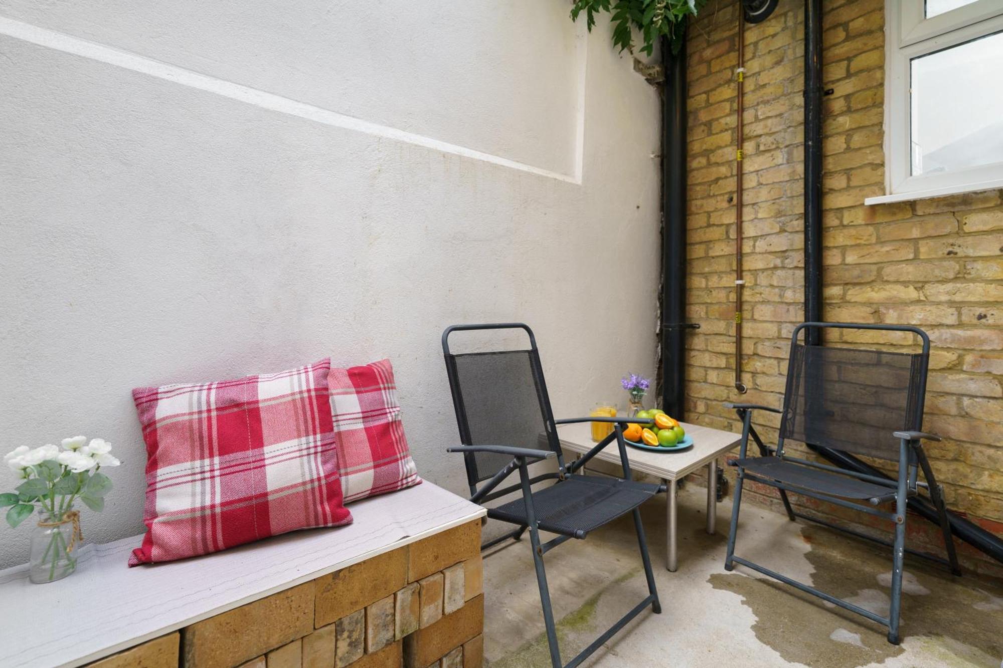 Modern Apartment In South West Londra Esterno foto
